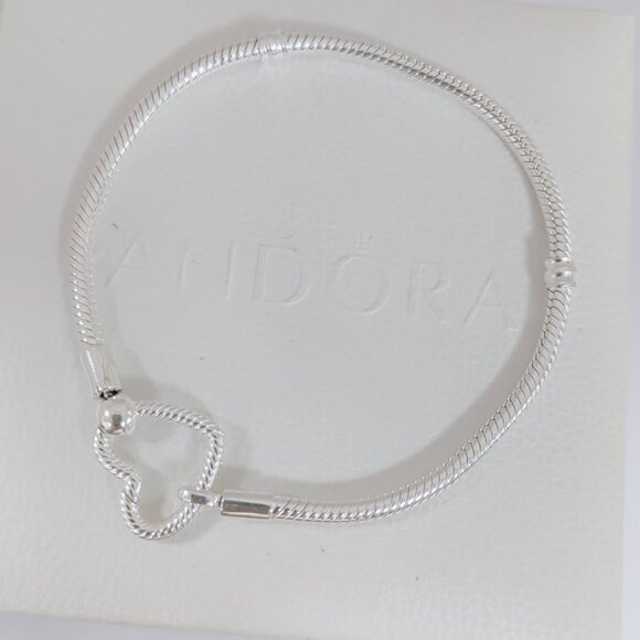 Pandora Moments Heart Closure Snake Chain Bracelet S925 Sterling Silver - Picture 2 of 5